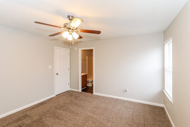 Foto del edificio - 4506 Shadow Hollow Dr