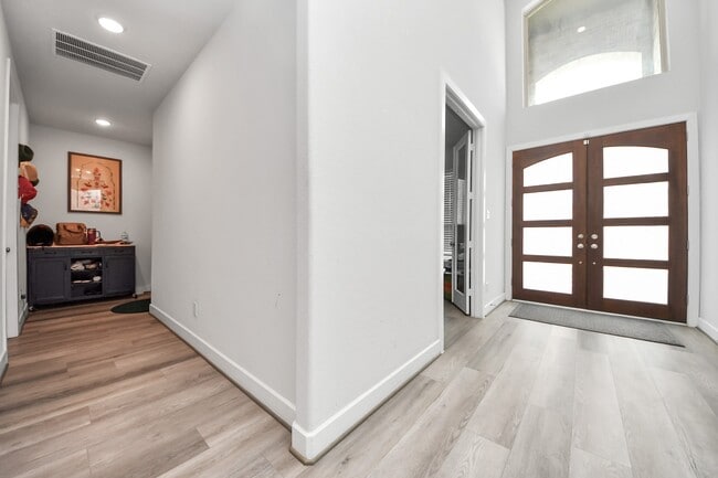 Foto del edificio - 603 Beachman Shore Ln