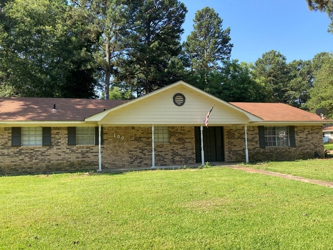 Building Photo - 100 Medina Dr