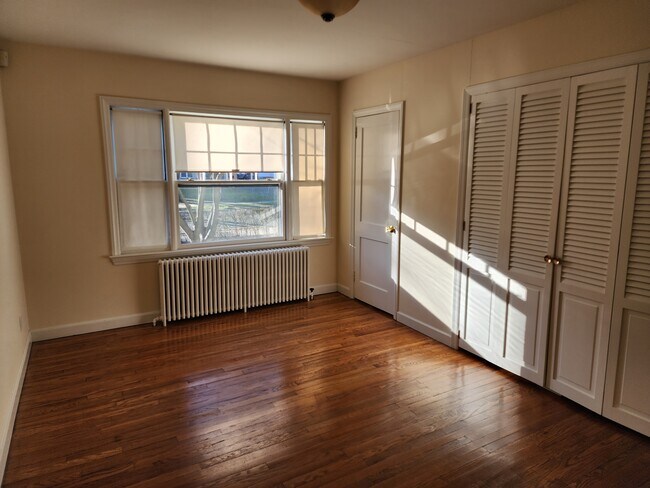 Building Photo - 27 Pershing Ave
