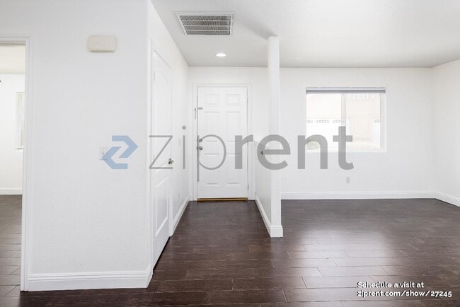 Building Photo - Unit 2