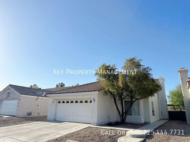 Building Photo - 3 BEDROOM 2 BATH 1 STORY HOME IN GATED COM...