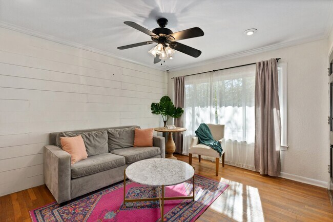 Foto del edificio - Classic home in the heart of Terrell Heights