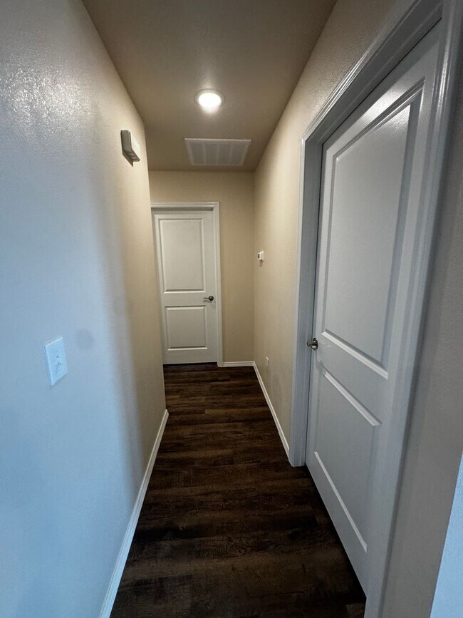 Foto del edificio - New construction!!! Beacon Pointe 3/2/2 AVAILABLE April 13th