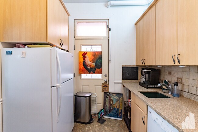 Foto del edificio - 649 W Wrightwood Ave