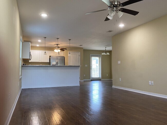 Building Photo - 501 Eisenhower Dr