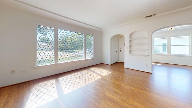 Foto del edificio - 1481 N Adoline Ave