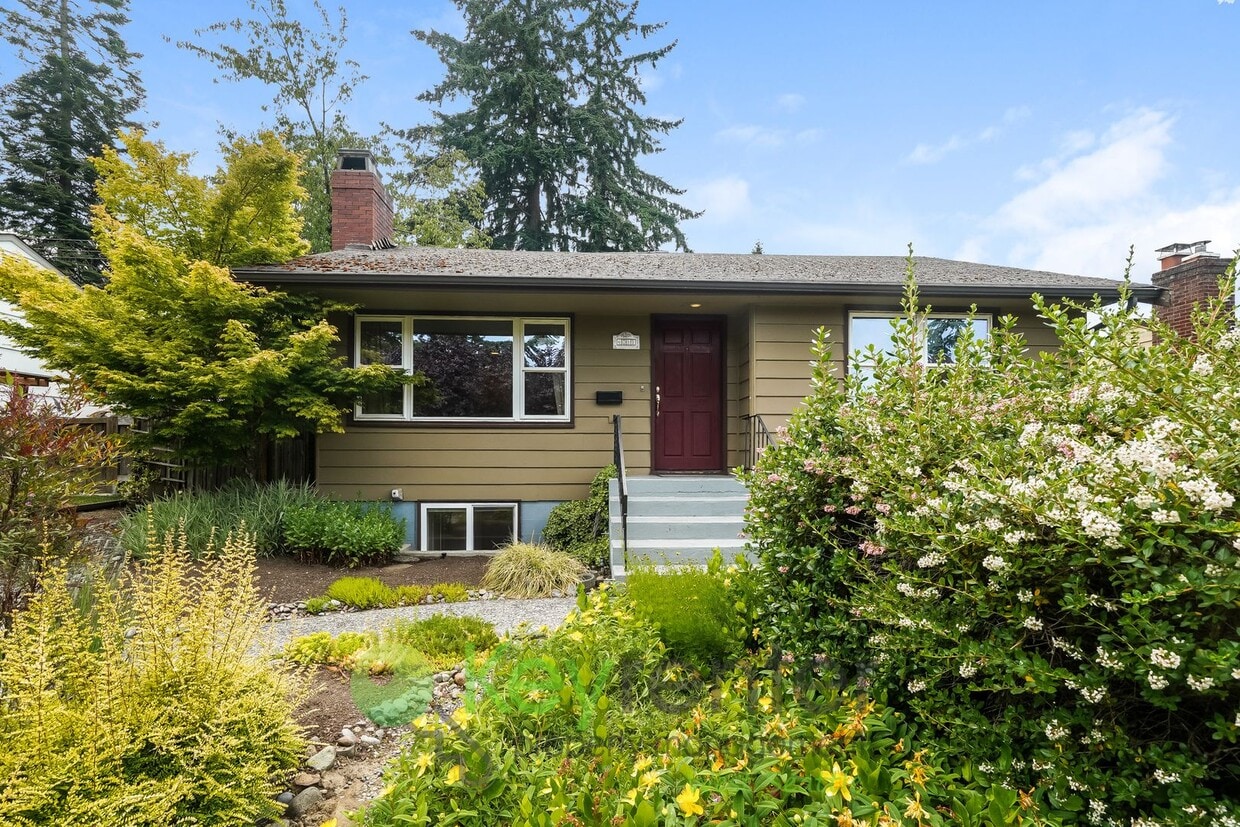 Primary Photo - Your West Seattle Retreat – Hot Tub, Firep...
