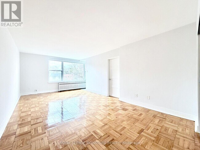 Photo du bâtiment - 1545 Bathurst St