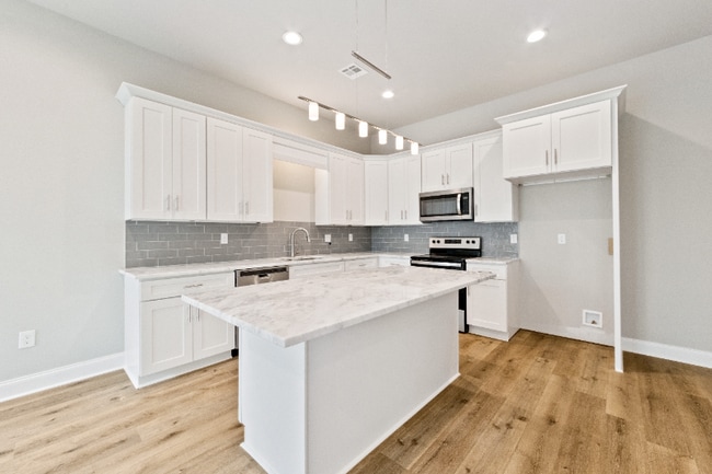 Building Photo - 210 Spoonbill Dr
