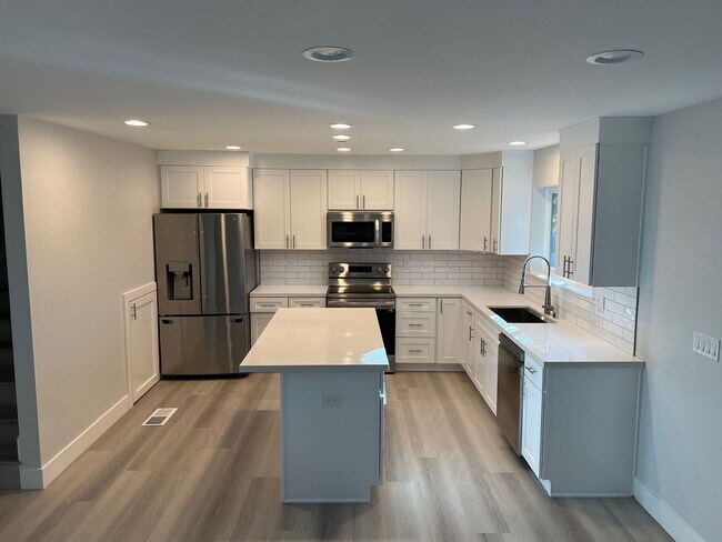 Foto del edificio - Brand New Townhome in Great Sunnyvale Neig...