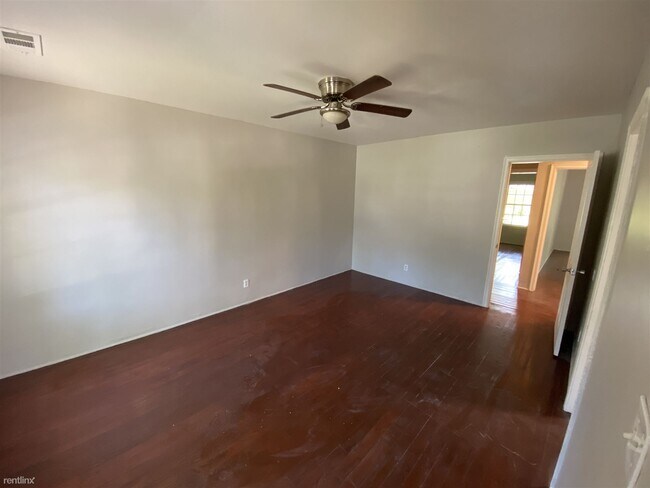 Foto del edificio - 2 br, 1 bath Duplex - 1125 East 55th Street