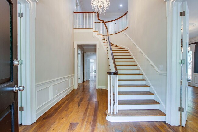 Foto del edificio - "Spacious 4-Bed Retreat in Murfreesboro with Elegant Granite Finishes!"