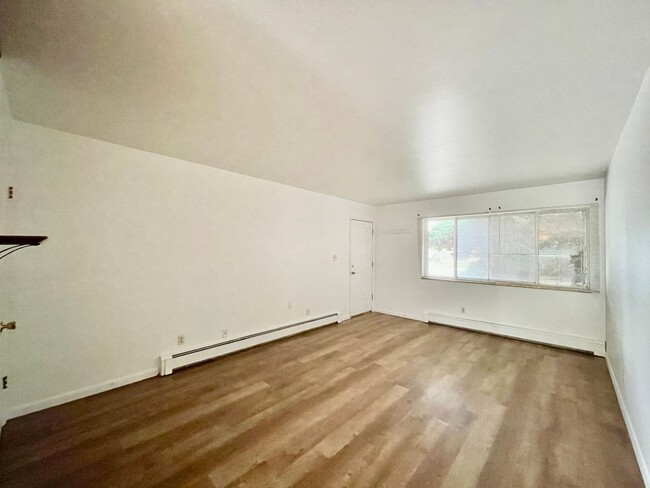 Building Photo - 6610-6612 Debra Dr