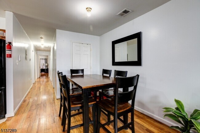 Foto del edificio - 292 Sussex Ave