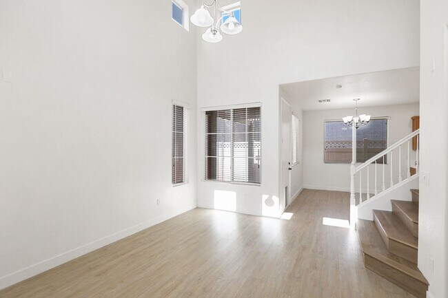 Building Photo - Beautiful Updated 3 Bedroom Home In The Ga...