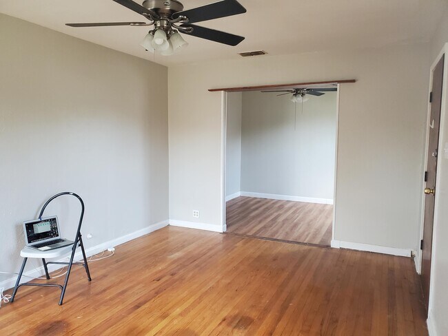 Living into Dining - 4413 N Cornelia Circle