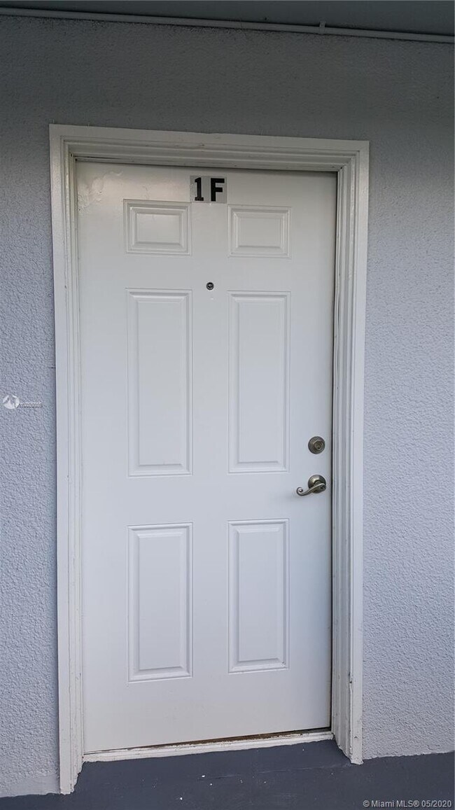 Building Photo - 111  Royal Park Dr  1F Oakland Park Fl 33309