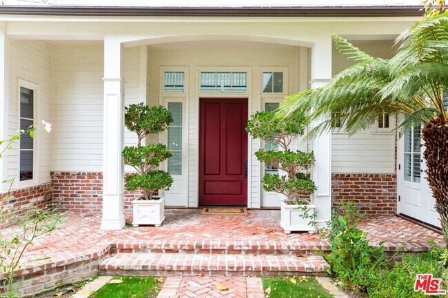 Building Photo - 601 Amalfi Dr