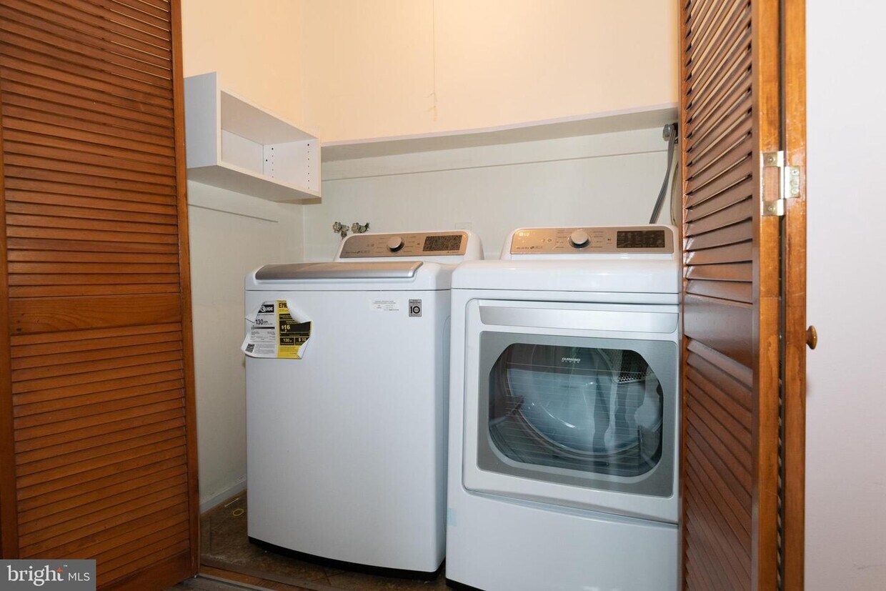 Primary Photo - 4400 Island Pl