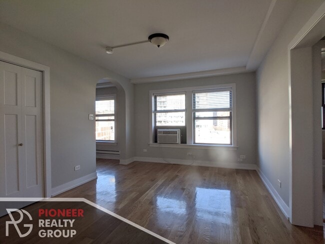 Building Photo - 532 W Arlington Pl