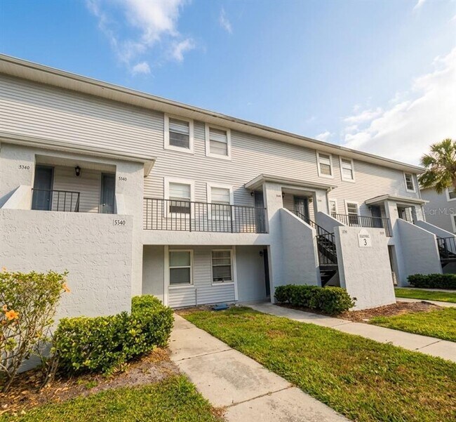 Building Photo - 7141 E Bank Dr