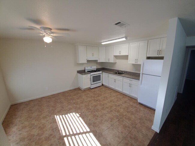 Building Photo - 705 Camanche Ln