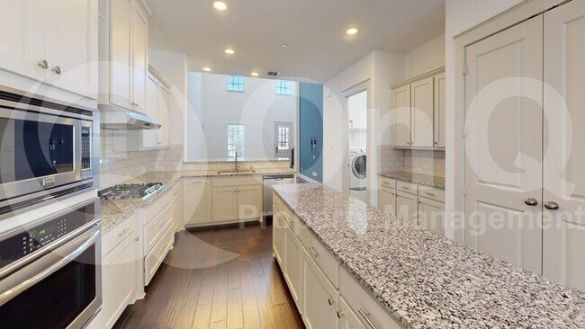 Foto del edificio - 8461 Canal St