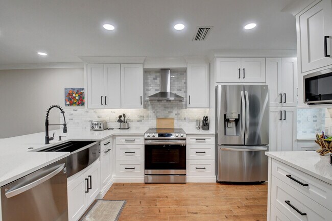 Foto del edificio - 3016 SW 21st Terrace