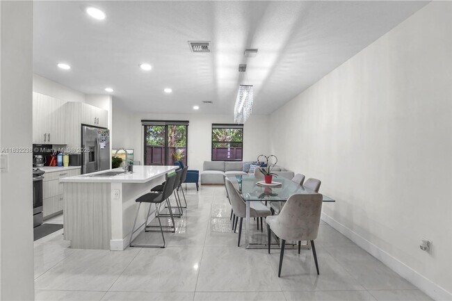 Building Photo - 15850 NW 91st Ct
