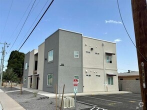 Building Photo - 195 N 17th Ave