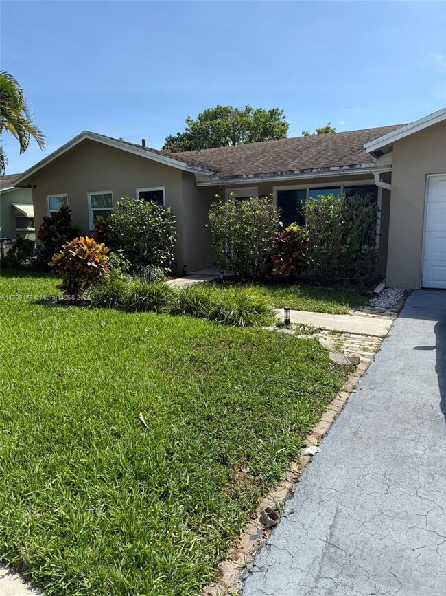 Foto del edificio - 22581 SW 65th Ave