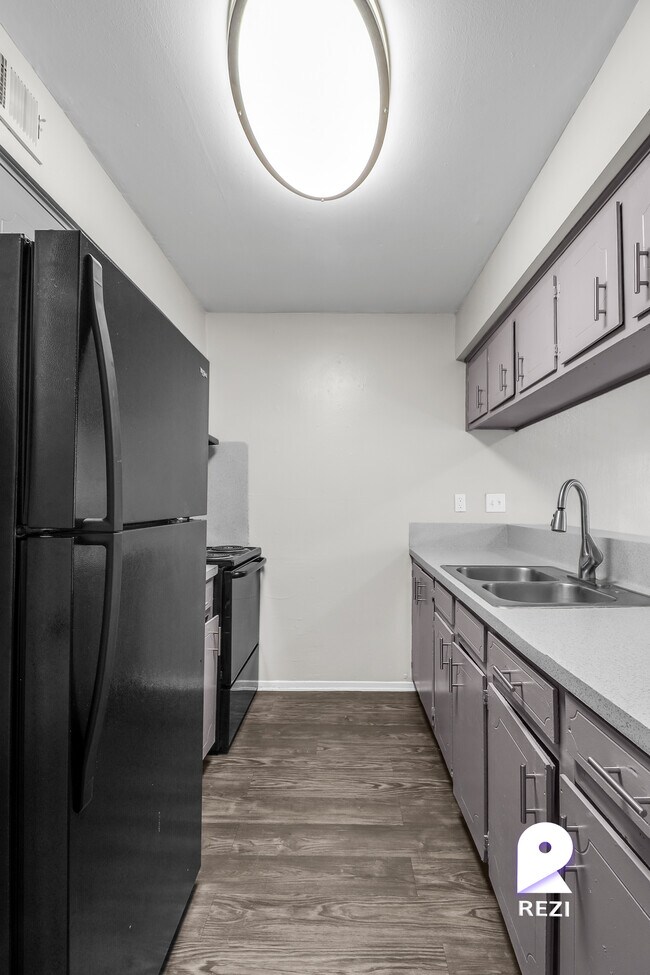 Building Photo - 7615 Grahamcrest Dr