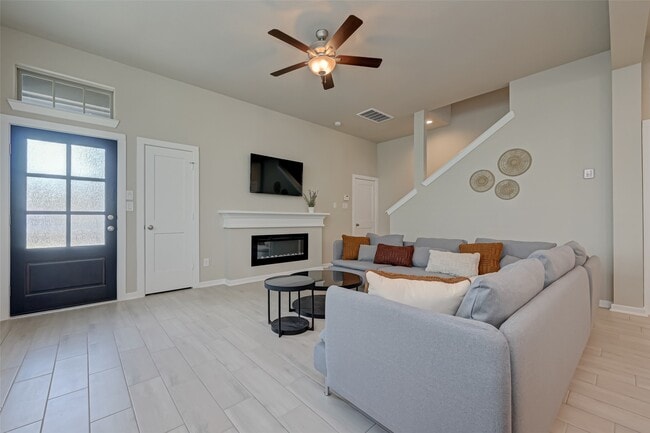 Foto del edificio - 559 Longleaf Pine Dr