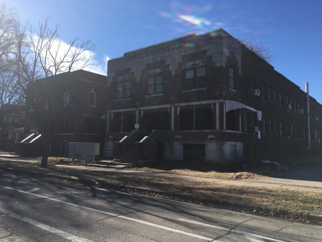 Building Photo - 631 N Topeka St