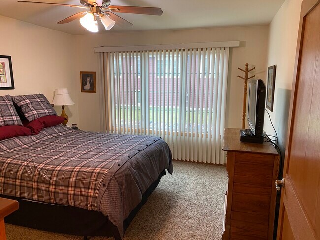 Foto del edificio - 1321 Pinecrest Ln