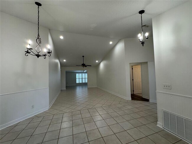 Foto del edificio - 5600 Revelwood Loop