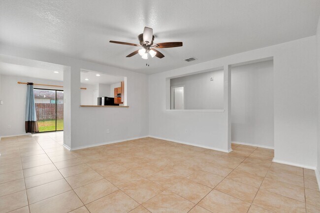 Building Photo - Charming 3 bedroom 2 Bathroom Home!