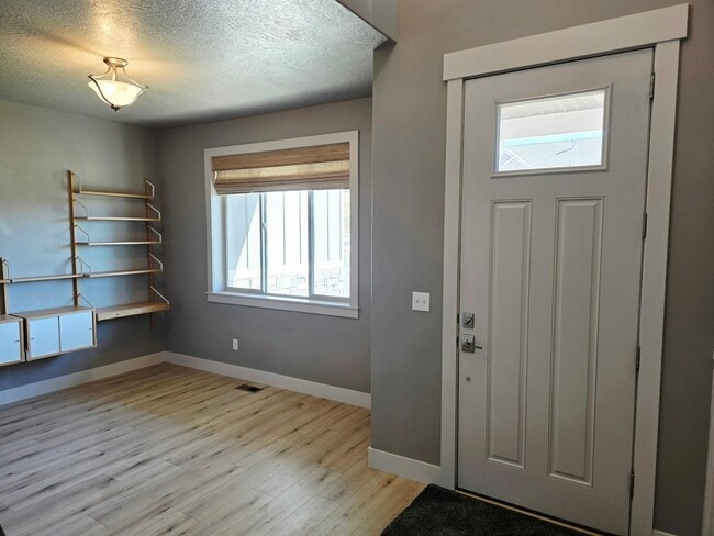 Foto del edificio - 9051 N Clubhouse Ln