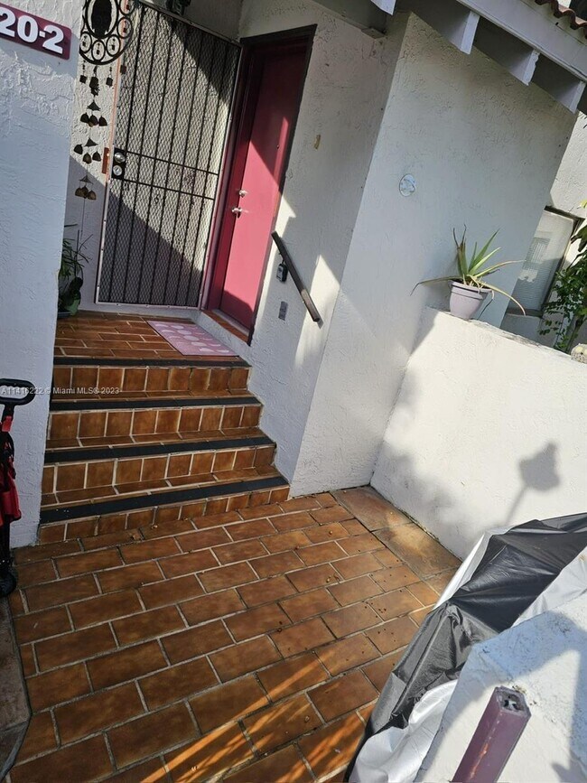Foto del edificio - 720 NW 106th Ave