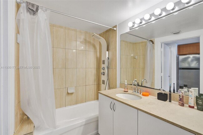 Building Photo - 1750 N Bayshore Dr