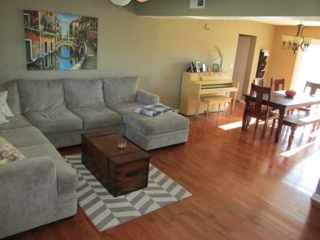 Foto del edificio - 1060 Hutcherson Ln