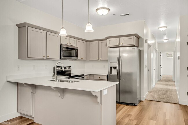 Foto del edificio - 3 br, 2 bath Condo - 563 N 360 W