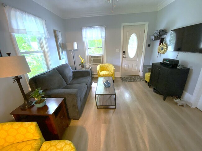Foto del edificio - 10 Shelby Ln