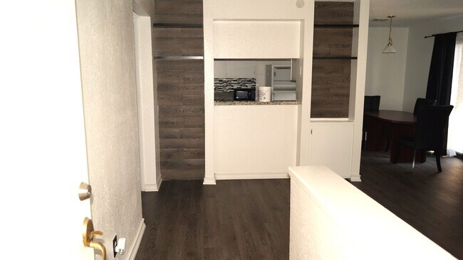 Foto del edificio - End Unit with Strip Views