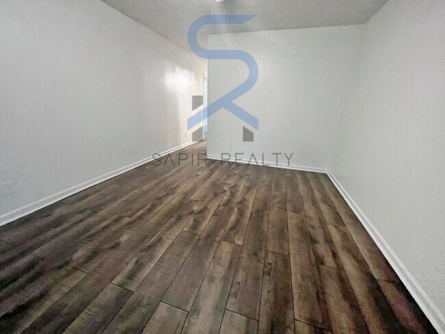 Foto del edificio - 5802 Trent Walk Dr