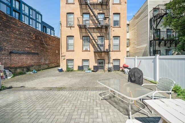 Foto del edificio - 14 Coles St