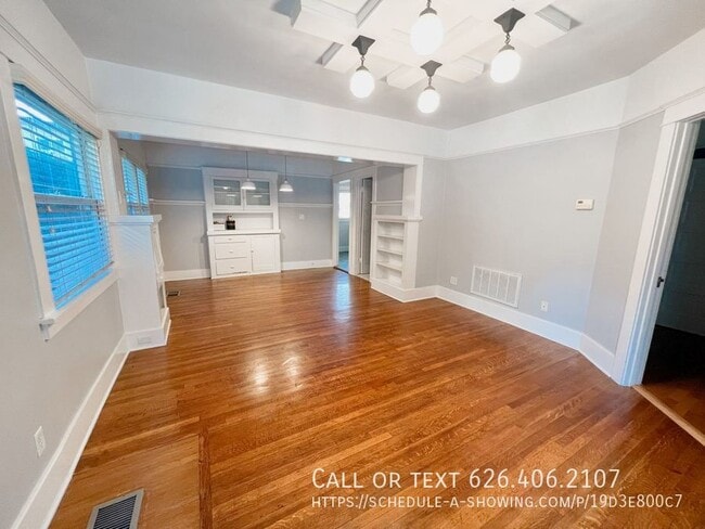 Building Photo - 1417 Grevelia St