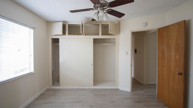 Foto del edificio - 3204 East 2nd Street - 8