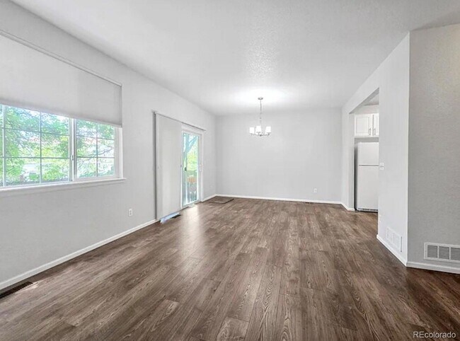 Foto del edificio - 5472 Balsam Ct